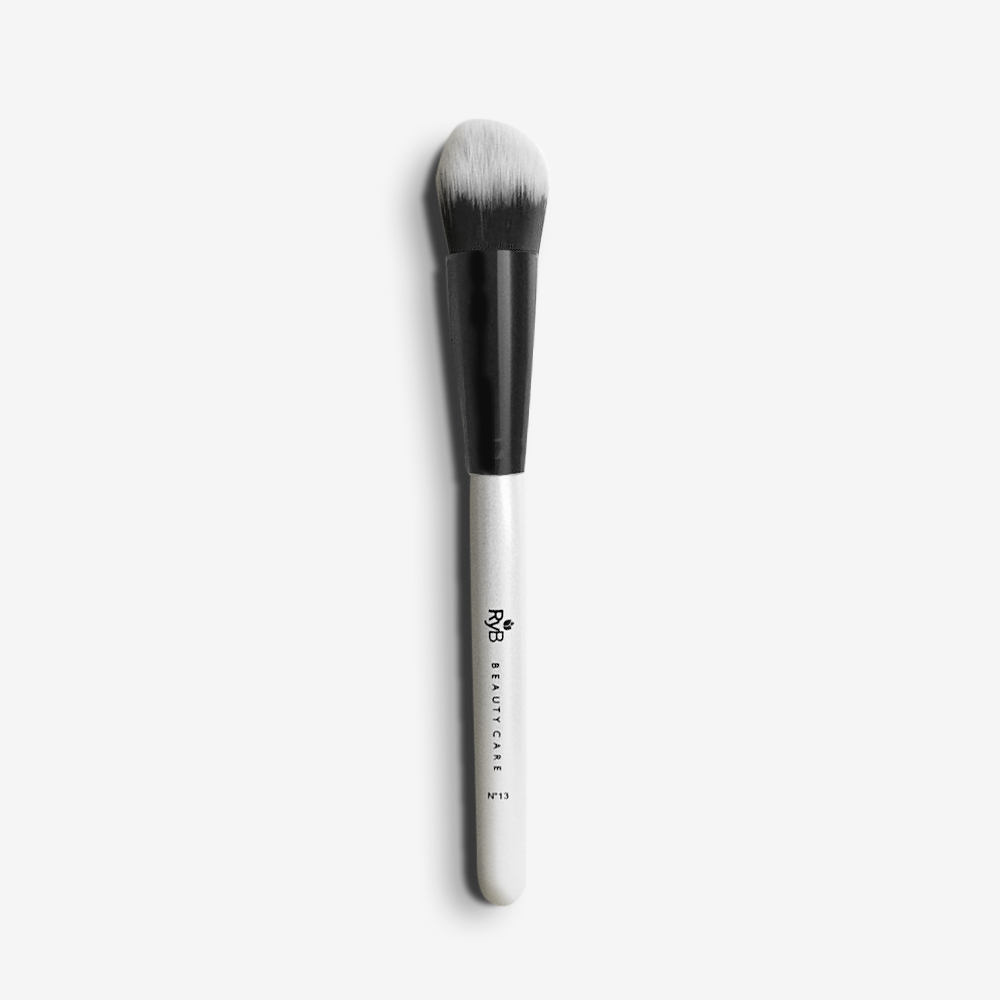 Flat foundation brush – Pennello fondotinta piatto n. 13